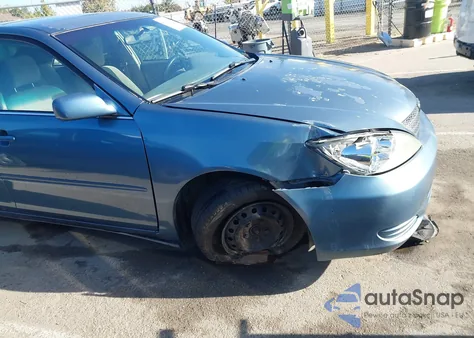 2003 Toyota Camry Le z USA, uszkodzony, nr VIN 4T1BE32K23U732018